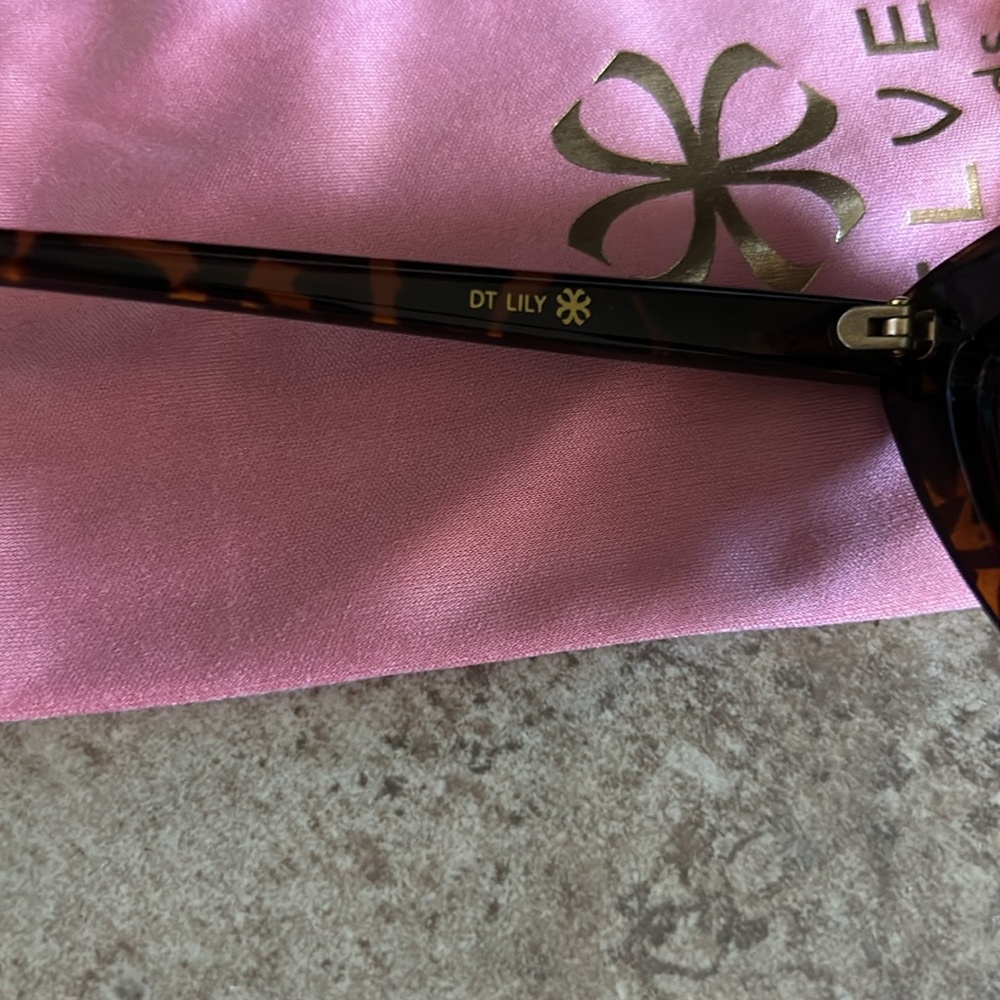 Velvet, cat eye sunglasses tortoise with gold accents. NWT - Picture 4 of 4